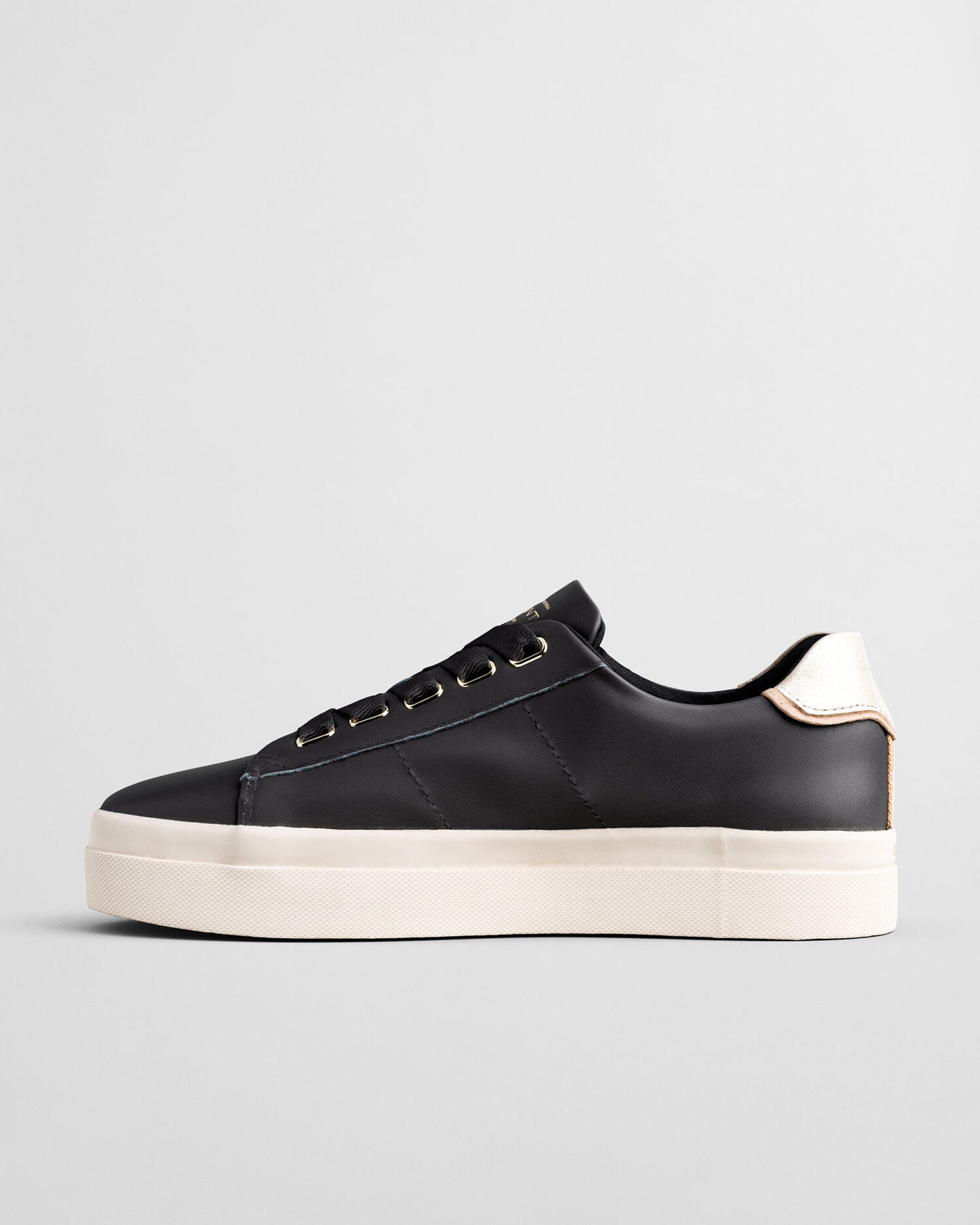 Avona Leather Sneakers